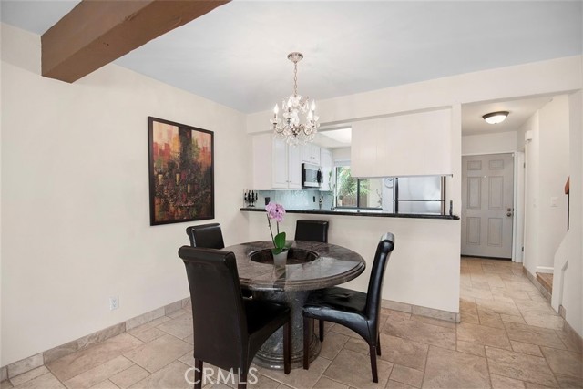 Detail Gallery Image 5 of 11 For 5760 Owensmouth Ave #34,  Woodland Hills,  CA 91367 - 2 Beds | 1/1 Baths