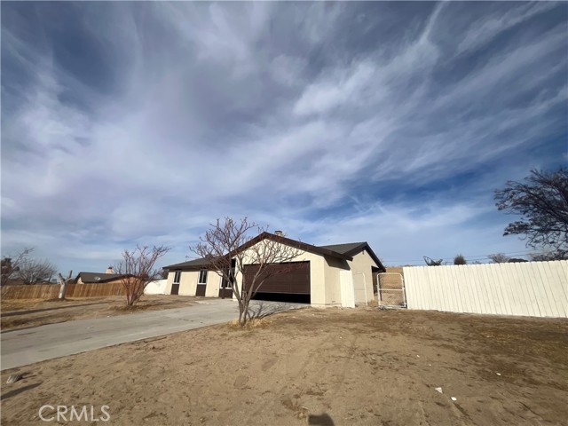 Detail Gallery Image 3 of 26 For 15889 Topango Rd, Victorville,  CA 92394 - 3 Beds | 2 Baths