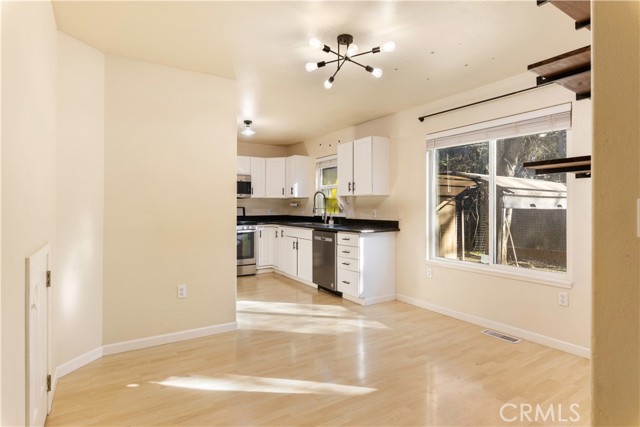 Detail Gallery Image 10 of 33 For 5649 Crawford, Clearlake,  CA 95422 - 3 Beds | 2 Baths