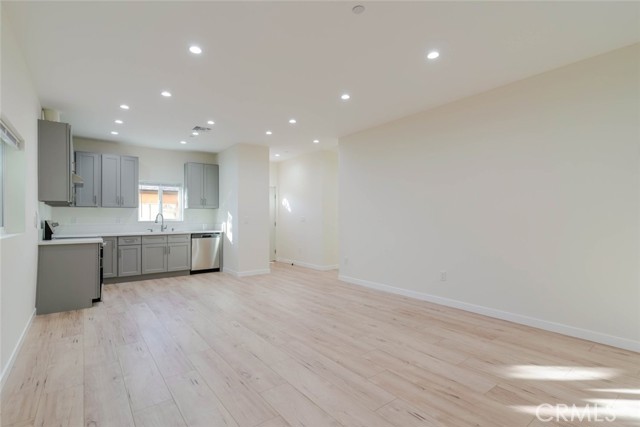 Detail Gallery Image 3 of 14 For 10526 Hillhaven, Tujunga,  CA 91042 - 2 Beds | 2 Baths