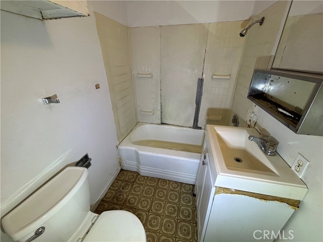 Detail Gallery Image 7 of 18 For 1232 Browning, Sacramento,  CA 95815 - 3 Beds | 1 Baths