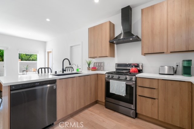2672 Newell Street, Los Angeles CA: https://media.crmls.org/medias/7df085fd-522a-4b4d-a903-d45c7e5e799e.jpg