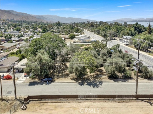 5 Grand, Lake Elsinore CA: https://media.crmls.org/medias/7df0e877-b549-4d65-b3b0-40c01ae38c60.jpg