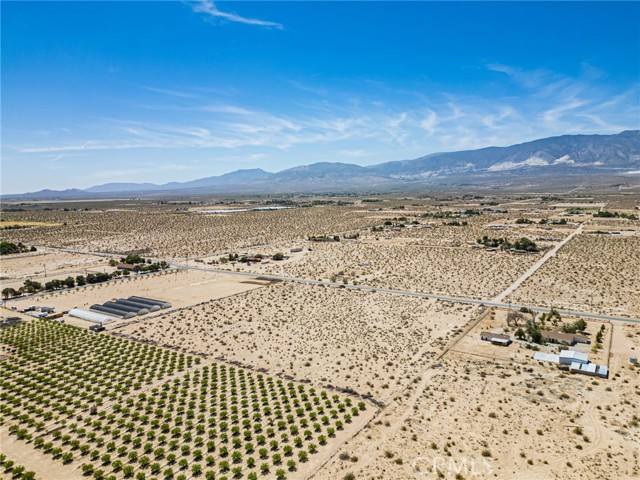 34700 Rabbit Springs Road, Lucerne Valley CA: https://media.crmls.org/medias/7df11d24-2376-487d-a53a-a8f33ed893c9.jpg