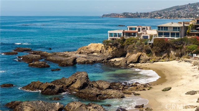 1901 Ocean Way, Laguna Beach CA: https://media.crmls.org/medias/7df13e49-0115-45c0-81eb-487489dd5b76.jpg