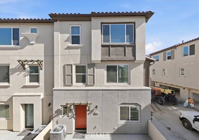 Detail Gallery Image 2 of 26 For 9327 via Azul, Pico Rivera,  CA 90660 - 4 Beds | 3/1 Baths