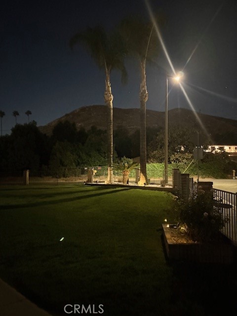https://media.crmls.org/medias/7df16e28-dbbe-4344-80e2-65dd2d8389cd.jpg?preset=X-Large