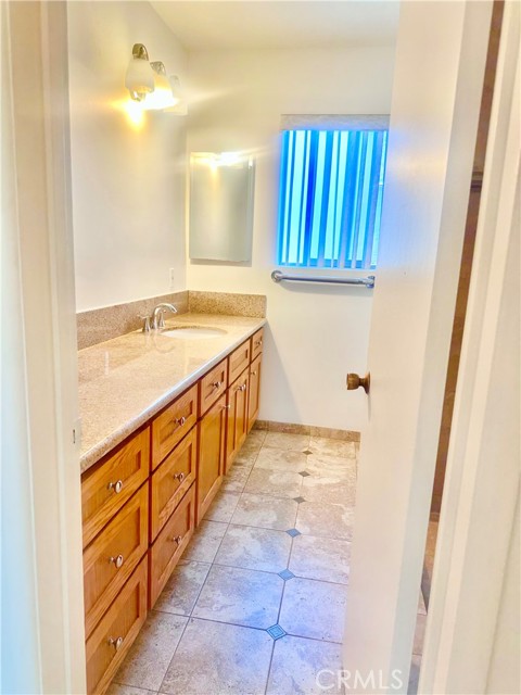 Detail Gallery Image 18 of 29 For 801 E 1st St #17,  Long Beach,  CA 90802 - 1 Beds | 1 Baths