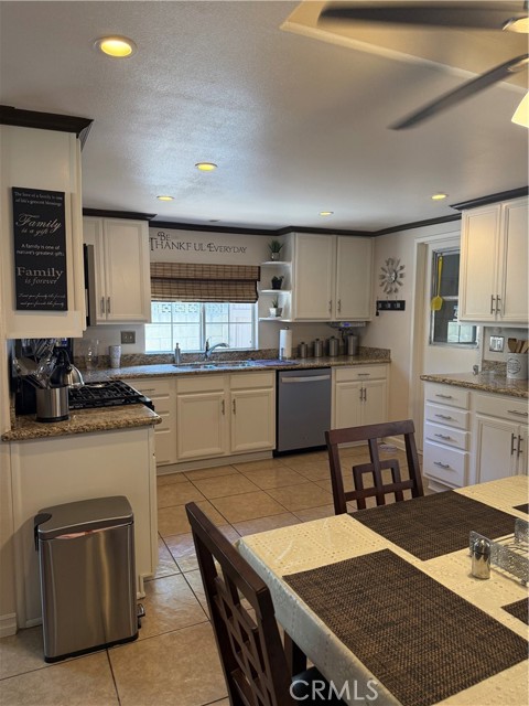 Detail Gallery Image 12 of 20 For 3461 Crownsworth, Corona,  CA 92879 - 3 Beds | 2 Baths