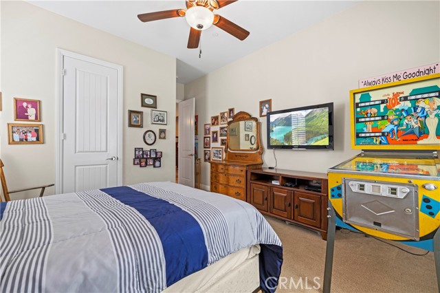 Detail Gallery Image 38 of 68 For 15905 Mandalay Rd, Canyon Country,  CA 91387 - 4 Beds | 3/1 Baths