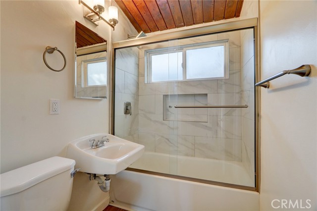 Detail Gallery Image 20 of 28 For 13861 Roscoe Bld, Panorama City,  CA 91402 - 2 Beds | 1 Baths