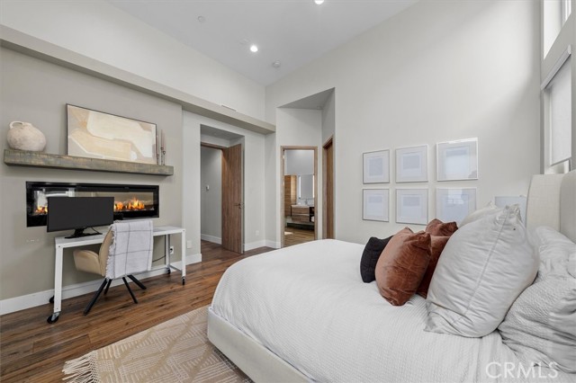 Detail Gallery Image 13 of 36 For 2713 Carnegie Ln #B,  Redondo Beach,  CA 90278 - 5 Beds | 4 Baths