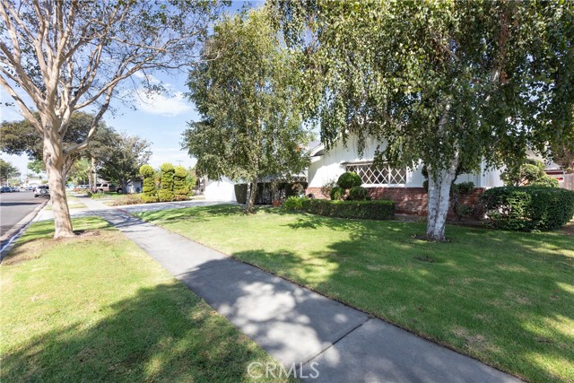 Detail Gallery Image 3 of 7 For 10641 La Dona Drive, Garden Grove,  CA 92840 - 3 Beds | 2 Baths
