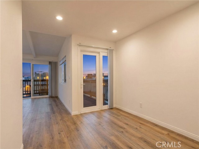 Detail Gallery Image 16 of 31 For 334 Palm Dr, Hermosa Beach,  CA 90254 - 3 Beds | 3 Baths