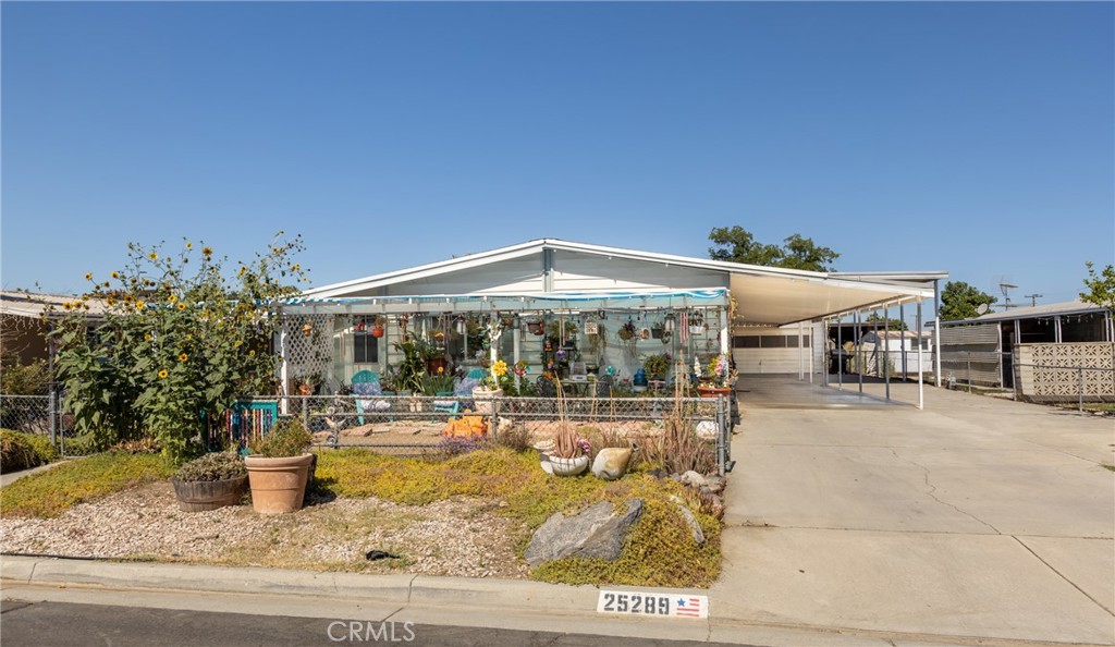 25289 De Waide Avenue