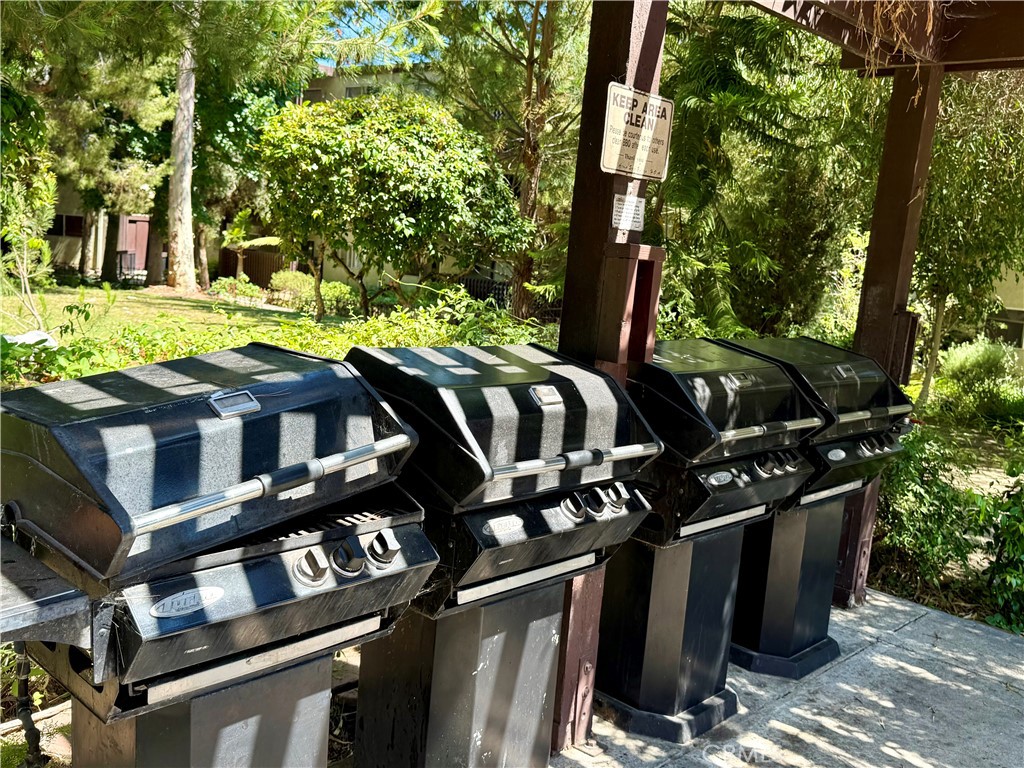 https://media.crmls.org/medias/7df65536-0fe7-4a13-8cee-2890e6b45a70.jpg?preset=X-Large