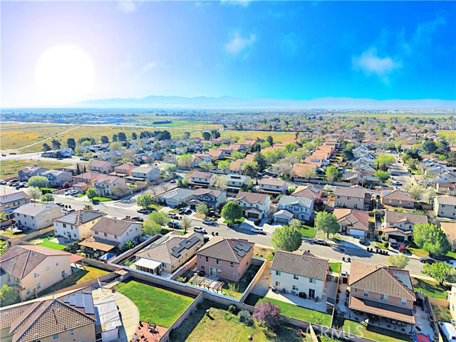 Detail Gallery Image 7 of 51 For 2745 Garnet Ln, Lancaster,  CA 93535 - 5 Beds | 3 Baths