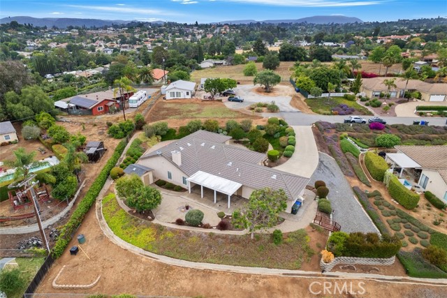 1103 Mcdonald Meadows, Fallbrook CA: https://media.crmls.org/medias/7df71a39-5cfc-406c-897f-c91ca47736ea.jpg
