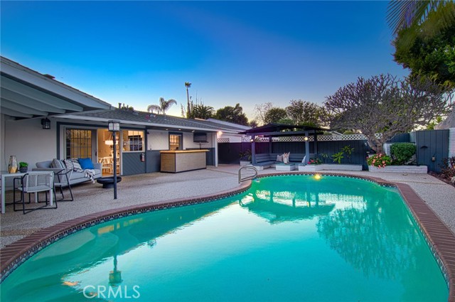 Detail Gallery Image 32 of 42 For 395 Meadow Ln, Newport Beach,  CA 92660 - 3 Beds | 3 Baths