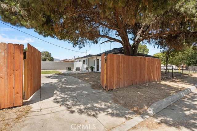 8316 Reseda Avenue, Fontana CA: https://media.crmls.org/medias/7df7c84a-c3f3-4fb9-b6c5-7912afe46d15.jpg