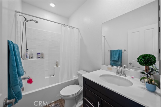 Detail Gallery Image 23 of 36 For 8010 Cherry Ln, Downey,  CA 90241 - 4 Beds | 3/1 Baths