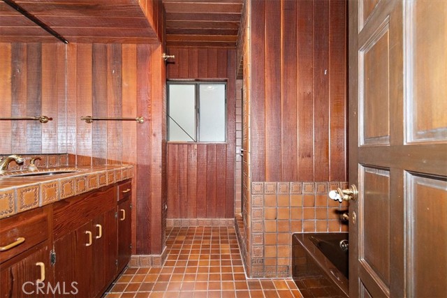 29240 Palos Verdes Drive East, Rancho Palos Verdes CA: https://media.crmls.org/medias/7df8853e-322d-40ca-96a4-140aa6bbd5d4.jpg