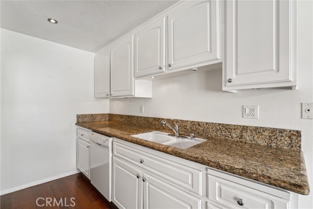 Detail Gallery Image 11 of 26 For 3425 E 15th St 18d,  Long Beach,  CA 90804 - 2 Beds | 2 Baths