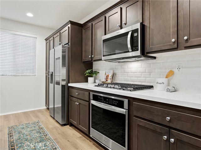 Detail Gallery Image 6 of 53 For 11238 N Mission Heights Dr, –,  CA 91345 - 3 Beds | 3 Baths