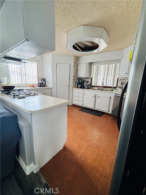 Detail Gallery Image 8 of 13 For 19009 S Laurel Park Rd #472,  Compton,  CA 90220 - 3 Beds | 2 Baths