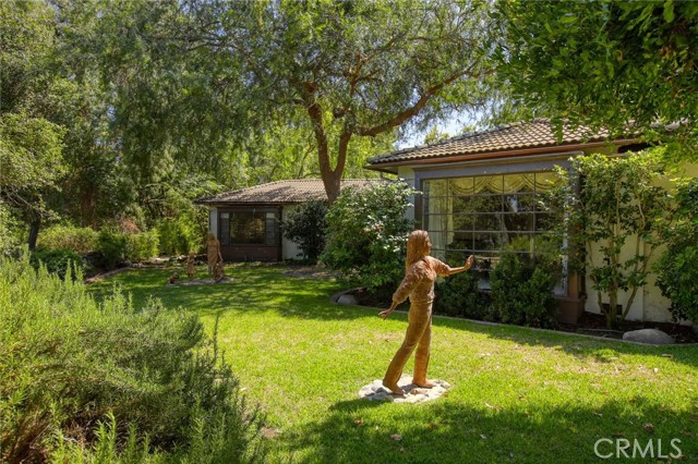 1075 Pine Oak Lane, Pasadena CA: https://media.crmls.org/medias/7dfb2a68-c391-4dd5-816b-737c0f298974.jpg