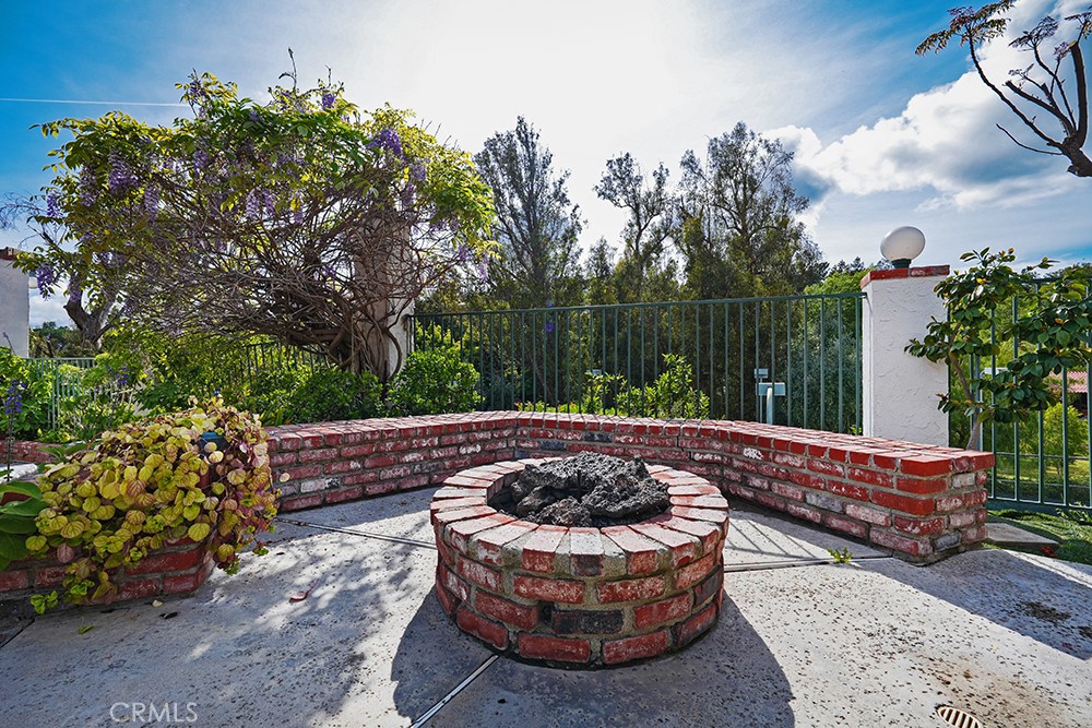 https://media.crmls.org/medias/7dfb9148-1963-4c4b-8f75-8e7b3d814580.jpg?preset=X-Large