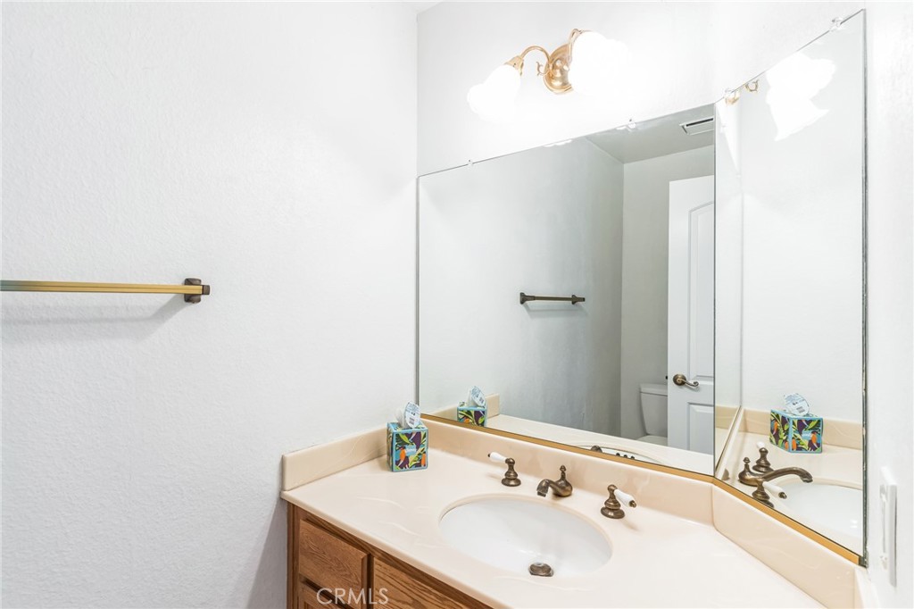 https://media.crmls.org/medias/7dfba4e7-9642-4070-aa18-fcc9912e00f7.jpg?preset=X-Large