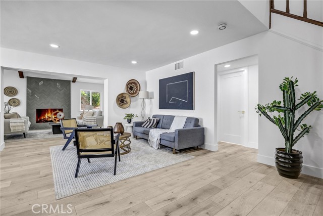 23881 Gates Street, Lake Forest CA: https://media.crmls.org/medias/7dfbf278-513a-489c-8ff7-46fed22e5f87.jpg