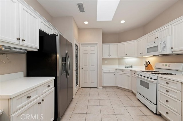 Detail Gallery Image 4 of 39 For 9133 Espinosa, Corona,  CA 92883 - 2 Beds | 2 Baths