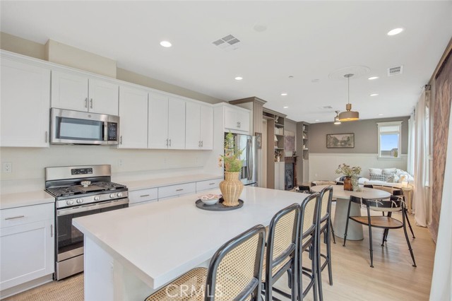 18147 Jupiter Lane, Saugus CA: https://media.crmls.org/medias/7dfcb527-7993-4fca-a81c-30db21ac2018.jpg