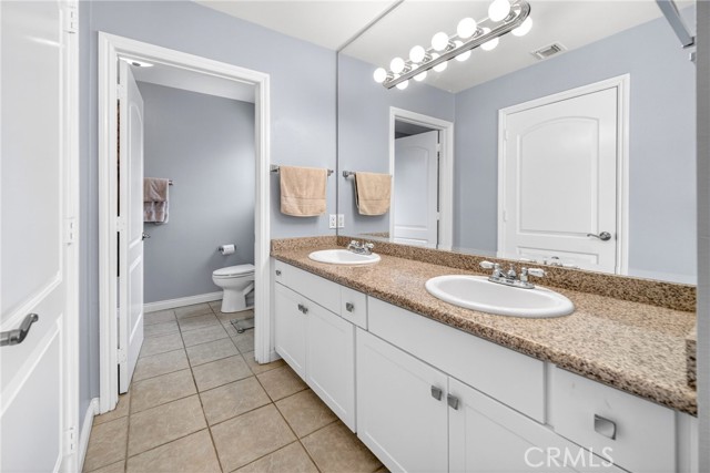 Detail Gallery Image 20 of 31 For 7046 De Celis Pl #7,  Lake Balboa,  CA 91406 - 2 Beds | 2/1 Baths