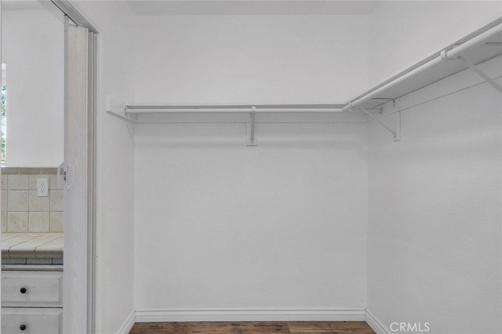 https://media.crmls.org/medias/7dff07ec-1d59-49da-90e5-c3cff7626f08.jpg?preset=X-Large