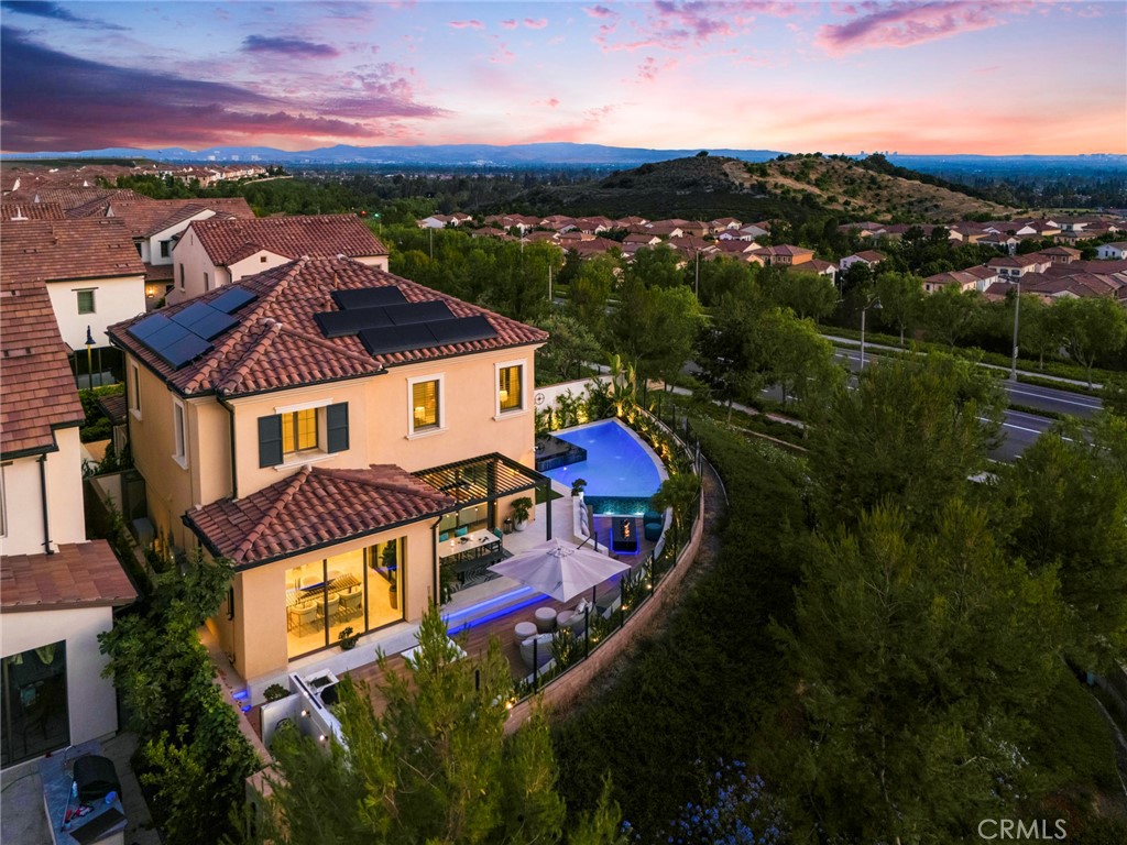 https://media.crmls.org/medias/7e000122-575f-444d-8ebe-95e896173106.jpg?preset=X-Large