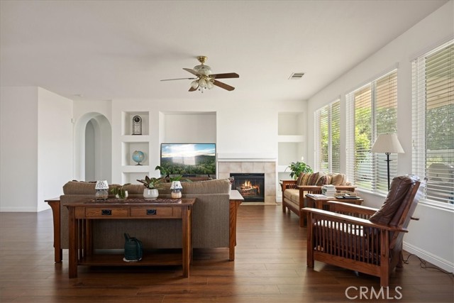 1467 Hunter Moon Way, Beaumont CA: https://media.crmls.org/medias/7e0041de-b7f9-49a6-b45e-c07558311ff0.jpg