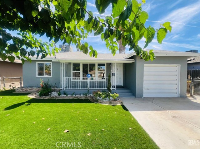 10805 Santa Clara Street, Lamont CA: https://media.crmls.org/medias/7e01107c-3811-481f-a9bb-19559b16c068.jpg