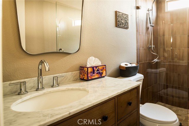 Detail Gallery Image 9 of 17 For 13025 Roselle Ave #4,  Hawthorne,  CA 90250 - 2 Beds | 1 Baths
