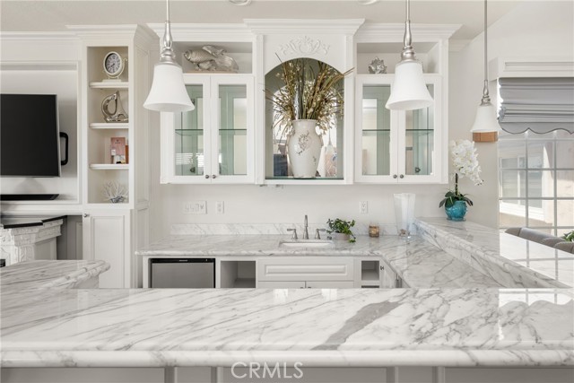 6915 E Seaside, Long Beach CA: https://media.crmls.org/medias/7e0187f4-0a32-4afa-bba3-22d78978ea6a.jpg