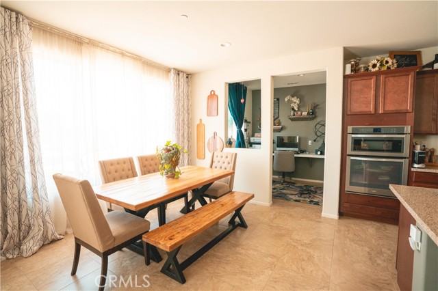 Detail Gallery Image 4 of 15 For 1968 Nogales Ave, Perris,  CA 92571 - 5 Beds | 4 Baths