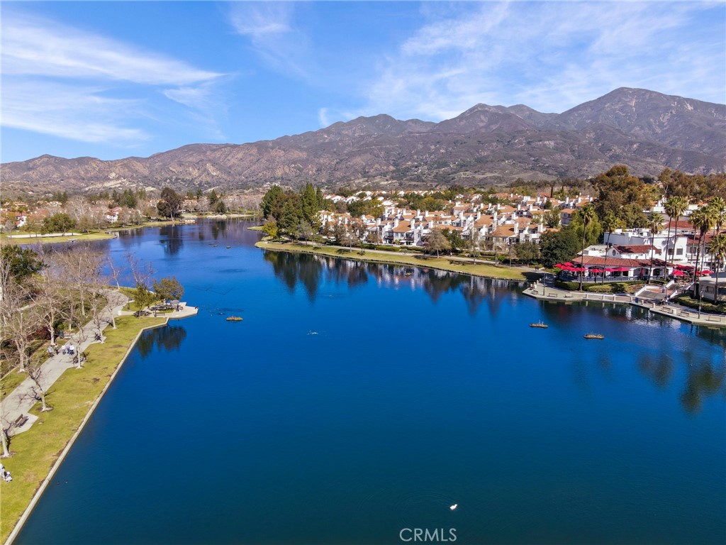 https://media.crmls.org/medias/7e022505-0018-49a6-985f-14eaa46e4075.jpg?preset=X-Large