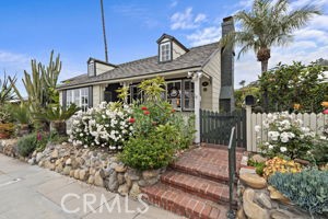 Detail Gallery Image 1 of 16 For 524 Park Ave, Laguna Beach,  CA 92651 - 2 Beds | 2 Baths
