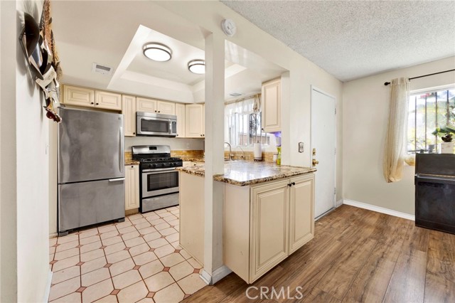 Detail Gallery Image 13 of 31 For 14141 Polk St #1,  Sylmar,  CA 91342 - 3 Beds | 1/1 Baths