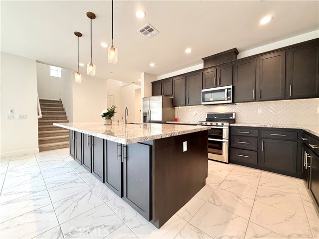 Detail Gallery Image 12 of 38 For 38572 Rosegate Pl, Murrieta,  CA 92563 - 4 Beds | 4/1 Baths