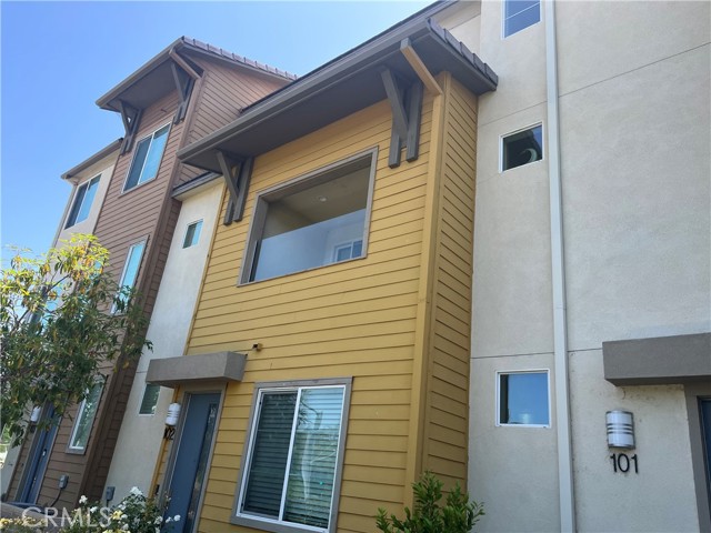 1038 Savi Drive, Corona CA: https://media.crmls.org/medias/7e02c7e9-d998-4a22-a1fa-5eb8d48c425f.jpg