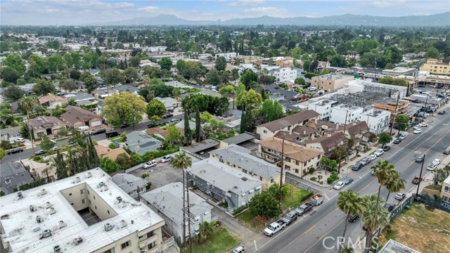 6862 Hazeltine Avenue, Van Nuys CA: https://media.crmls.org/medias/7e03243b-82d5-4d82-b1b0-240c2f8eca07.jpg