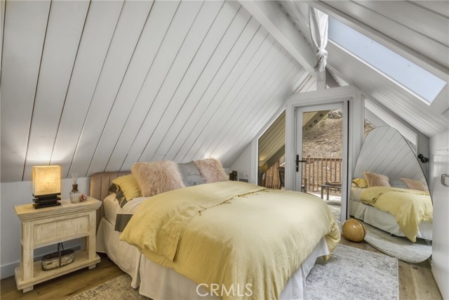 875 Brentwood Drive, Lake Arrowhead CA: https://media.crmls.org/medias/7e03e765-b8a3-4ae1-9215-984d85dbed56.jpg